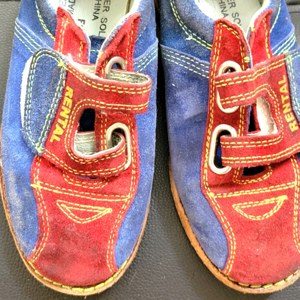 Kids size 12 rental style bowling shoes